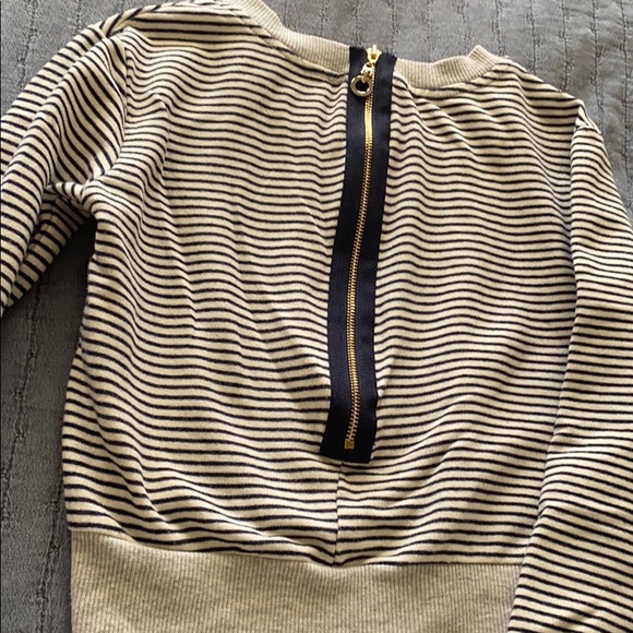 Adorable Too with Zipper Back! - Picture 5 of 5